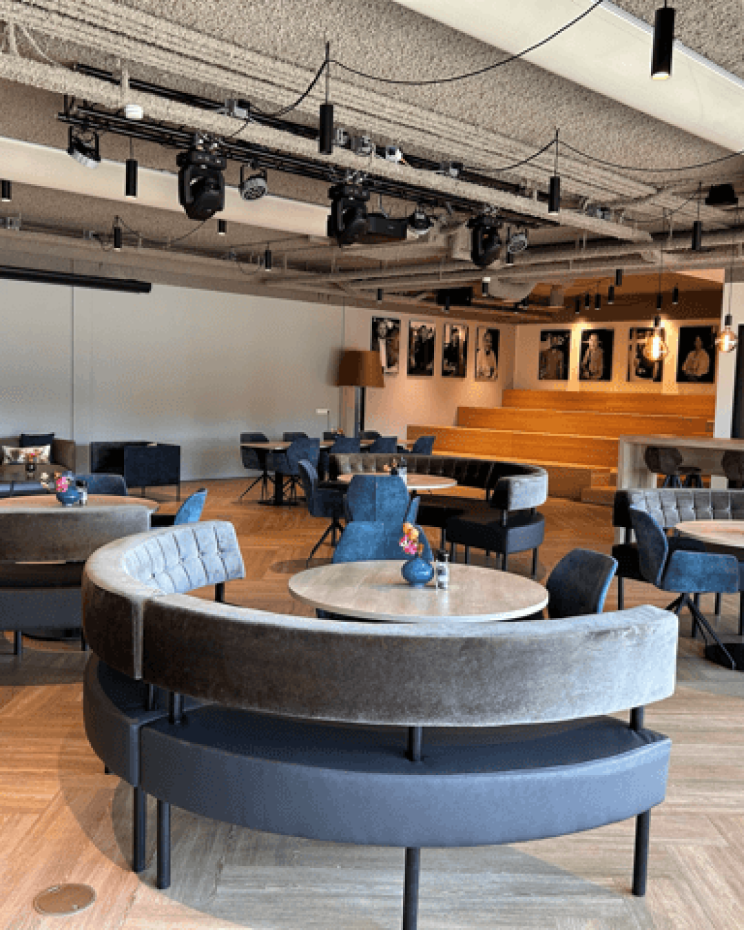 Caroz Lounge1